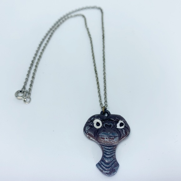 Vintage enamel E.T. necklace! - Picture 6 of 6